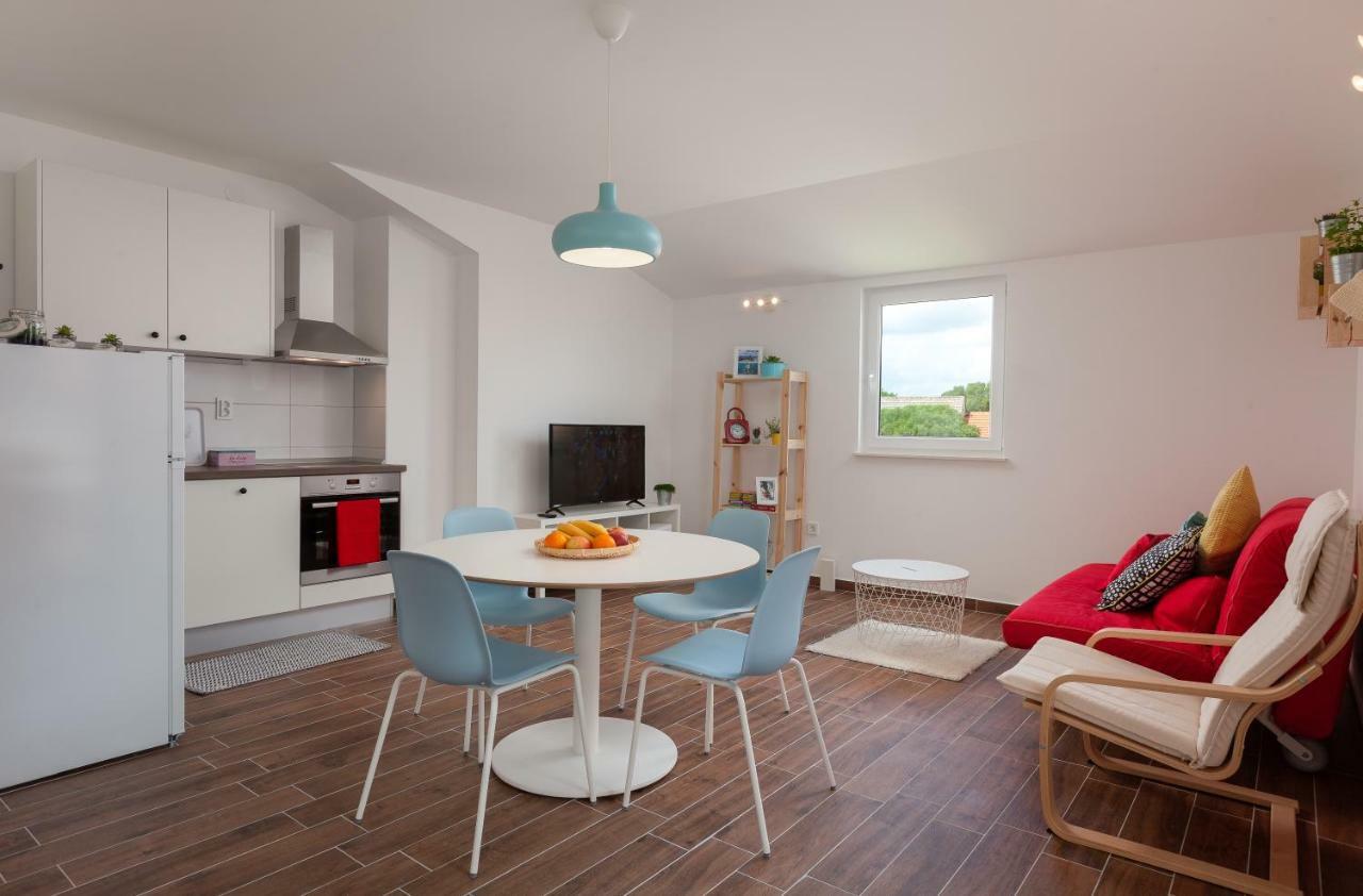 Kvasina Apartment Zadvarje